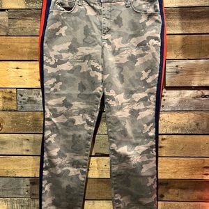 Auri felt camo pants joggers size medium